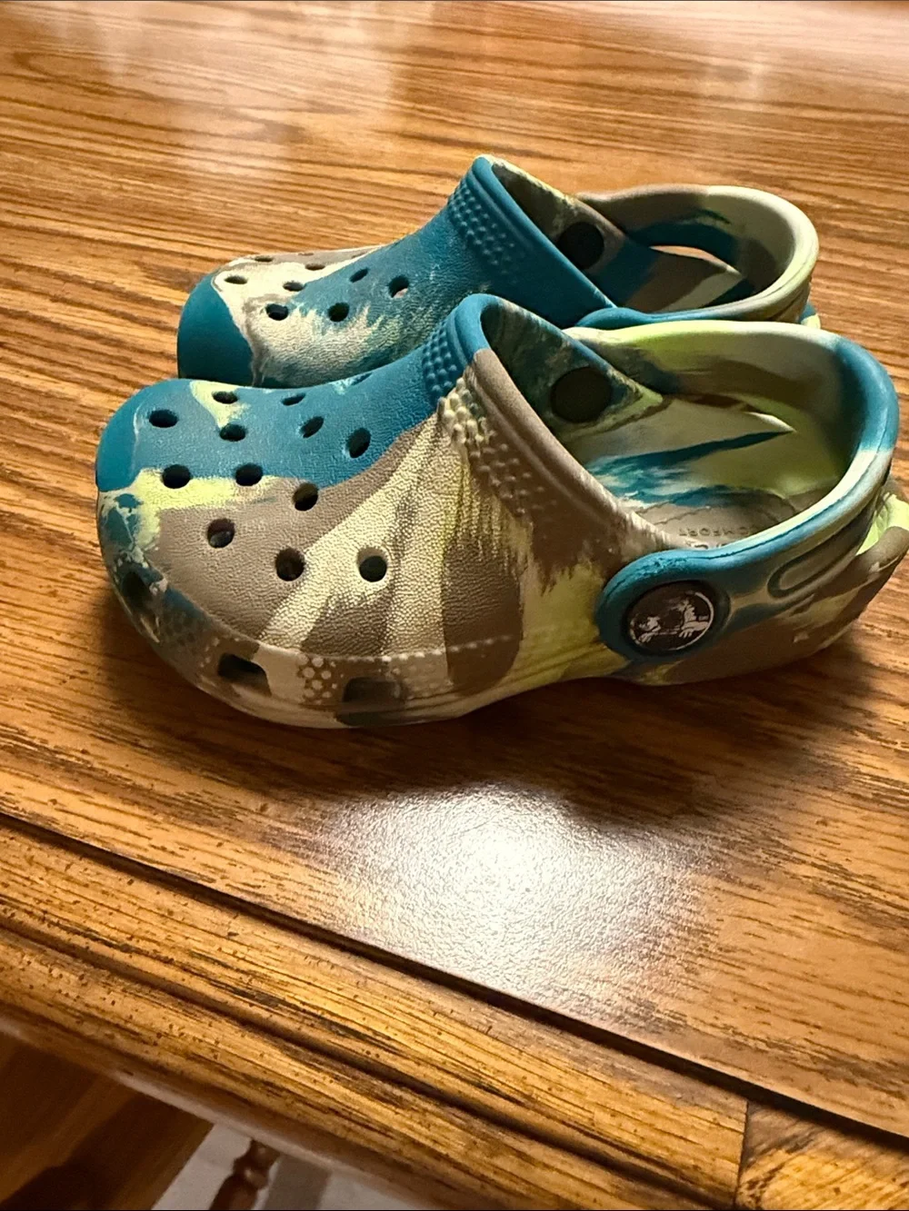 Crocs Kids Classic Marbled Clogs Marbled Teal Green Beige Shoes Size 7 Toddler